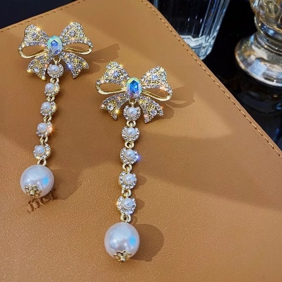 🌟 Gold Plated 14K Crystals Pearl Long Bow Earrings - Picture 3 of 7